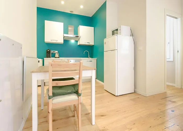 Ak Holidays 81 * Болонья